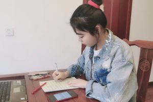 成都中專學校禮儀職業(yè)中學比賽促進步