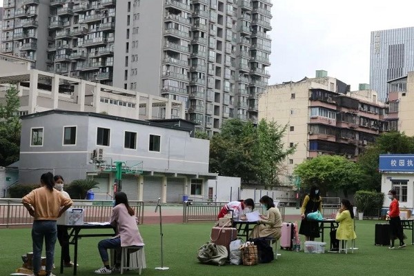 成都職業(yè)高中學(xué)校禮儀職中2020年有序復(fù)學(xué)