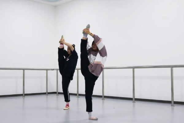 四川現(xiàn)代藝術(shù)學(xué)校