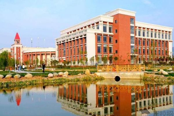 眉山北外東坡外國(guó)語(yǔ)學(xué)校