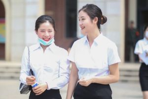 怎么去樂(lè)山市欣欣藝術(shù)職業(yè)學(xué)校_欣欣藝術(shù)職業(yè)學(xué)校地址在哪