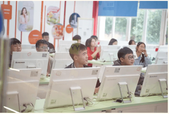 成都新華高級(jí)技工學(xué)校