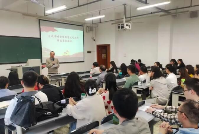 成都航空旅游職業(yè)學(xué)校