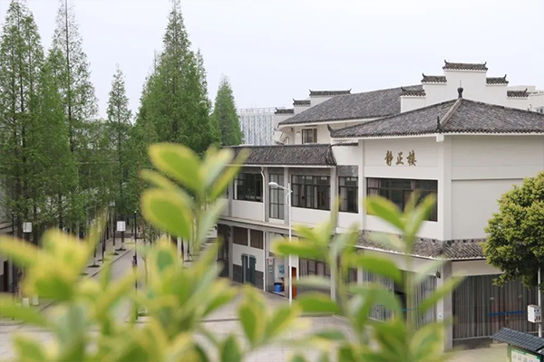 龍泉驛區(qū)師一中學校