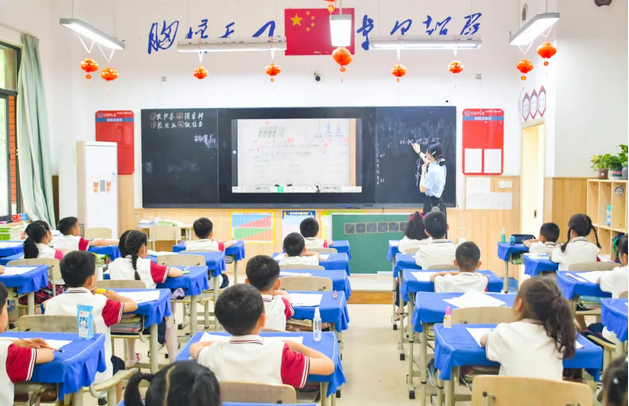 成都市郫都區(qū)川科外國語學(xué)校