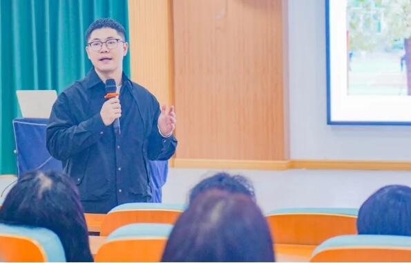 成都市郫都區(qū)川科外國語學(xué)校