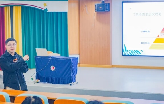 成都市郫都區(qū)川科外國語學(xué)校