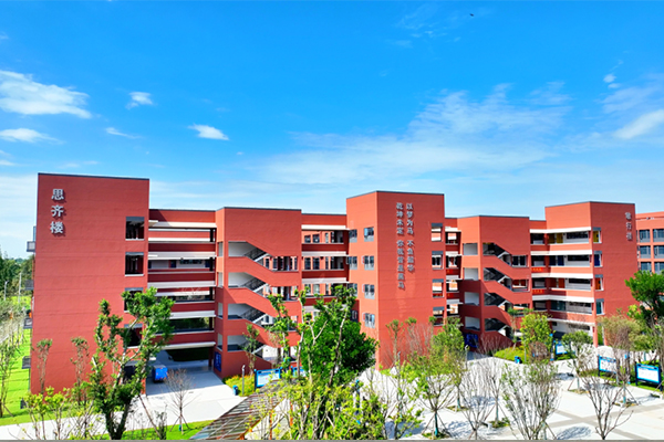 成都青白江鴻鵠高中