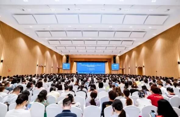 四川省成都藝體中學(xué)