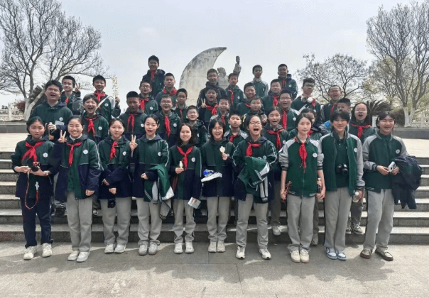 成都實(shí)外新都五龍山學(xué)校